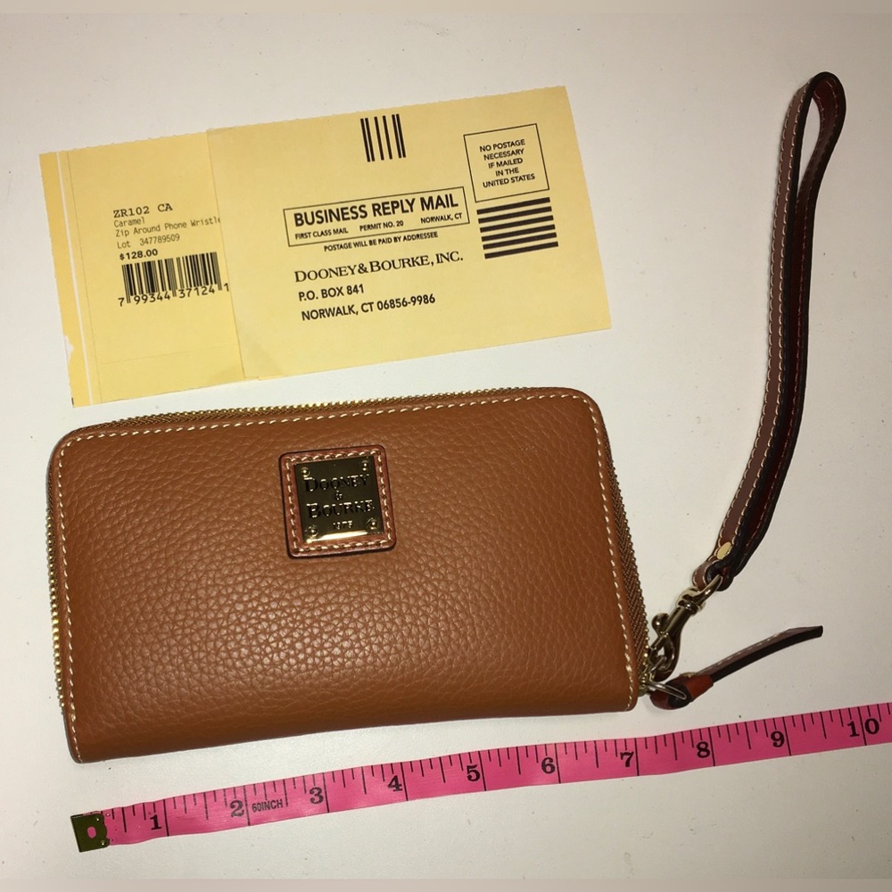 NEW! DOONEY & BOURKE Caramel zip Around Phone Wristlet - Picture 2 of 11